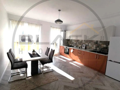 Apartament cu 3 camere, parcare, mobilat - utilat, Central