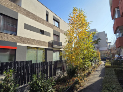 Spatiu comercial, 100 mp, 2 parcari, Intre Lacuri - Iulius Mall