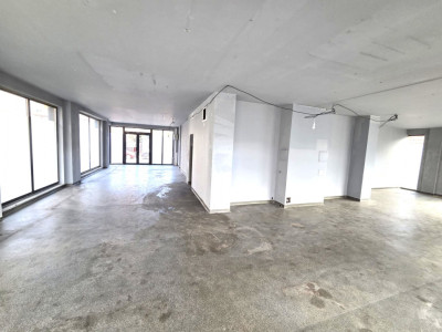 Spatiu comercial, 2 parcari, Intre Lacuri - Iulius Mall