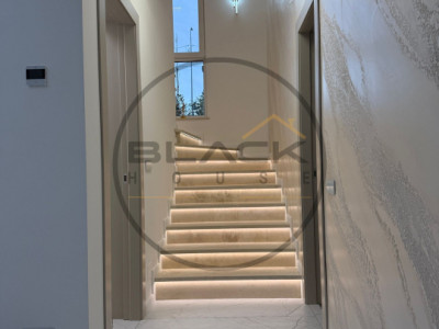 Apartament de lux 6 camere in Vila, 1 parcare+ 2 gradini