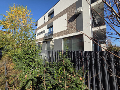 Spatiu Comercial de Inchiriat, 80 mp utili, 2 parcari, Imobil Nou