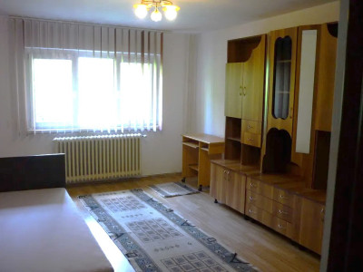   Apartament 2 camere decomandate, etaj 1, zona Iulius Mall 