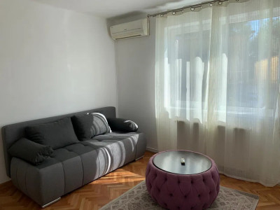 Apartament cu 2 camere decomandate, etaj 1, Central - Traian