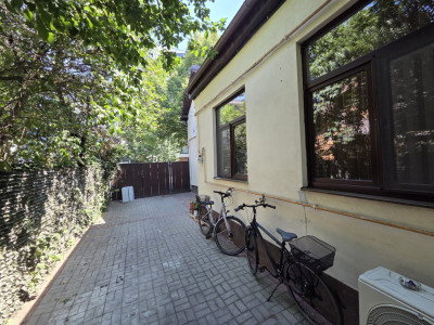 Spatiu de inchiriat, 140 mp,  2 parcari,  zona Piata Cipariu