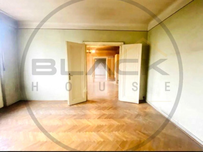 Apartament 3 camere, 108 mp, et 1. cladire istorica, Centru