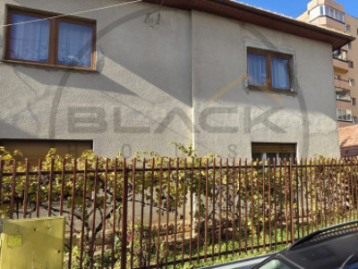 Casa Individuala cu 6 camere, suprafata utila 180 mp, Intre Lacuri