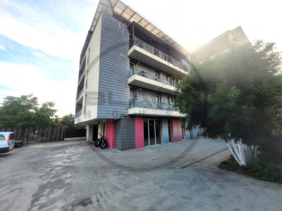 Apartament 3 camere, etaj 1, 65 mp, parcare, terasa, Central