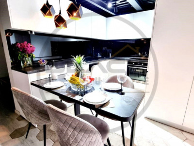 Apartament tip Loft, 77 mp, gradina 86 mp, 2 parcari, Piata Abator