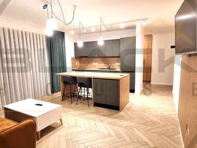 Apartament 2 camere, ultrafinisat, 54 mp, 2 balcoane, parcare, nou, Centru