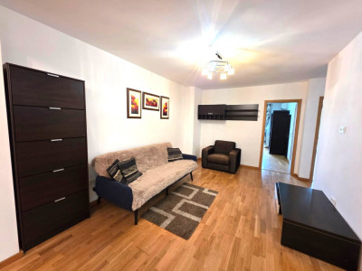 Apartament cu 3 camere, parcare, terasa, Central 