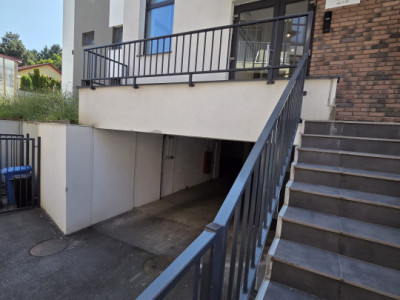 Spatiu de inchiriat. 80 mp utili, 150 teren, parcare, Hasdeu